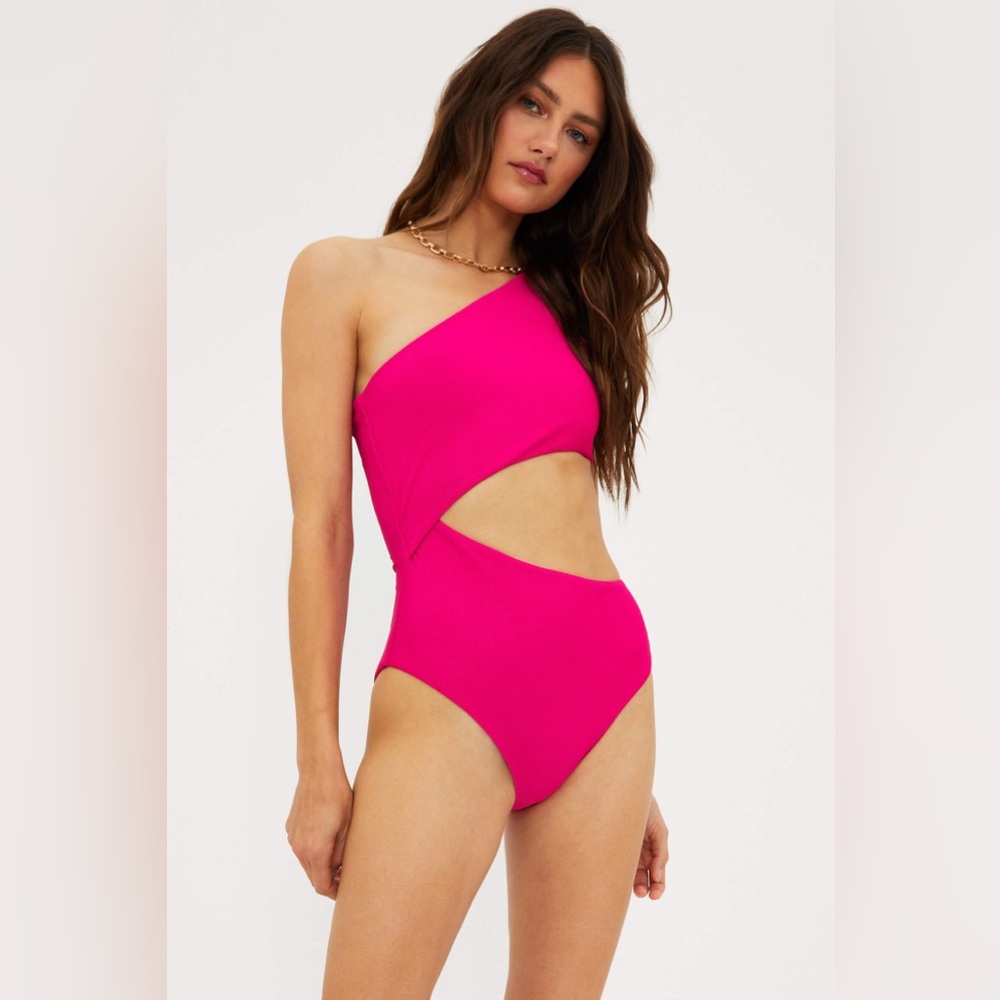 Beach Riot Celine Size M in Bright Fuchsia